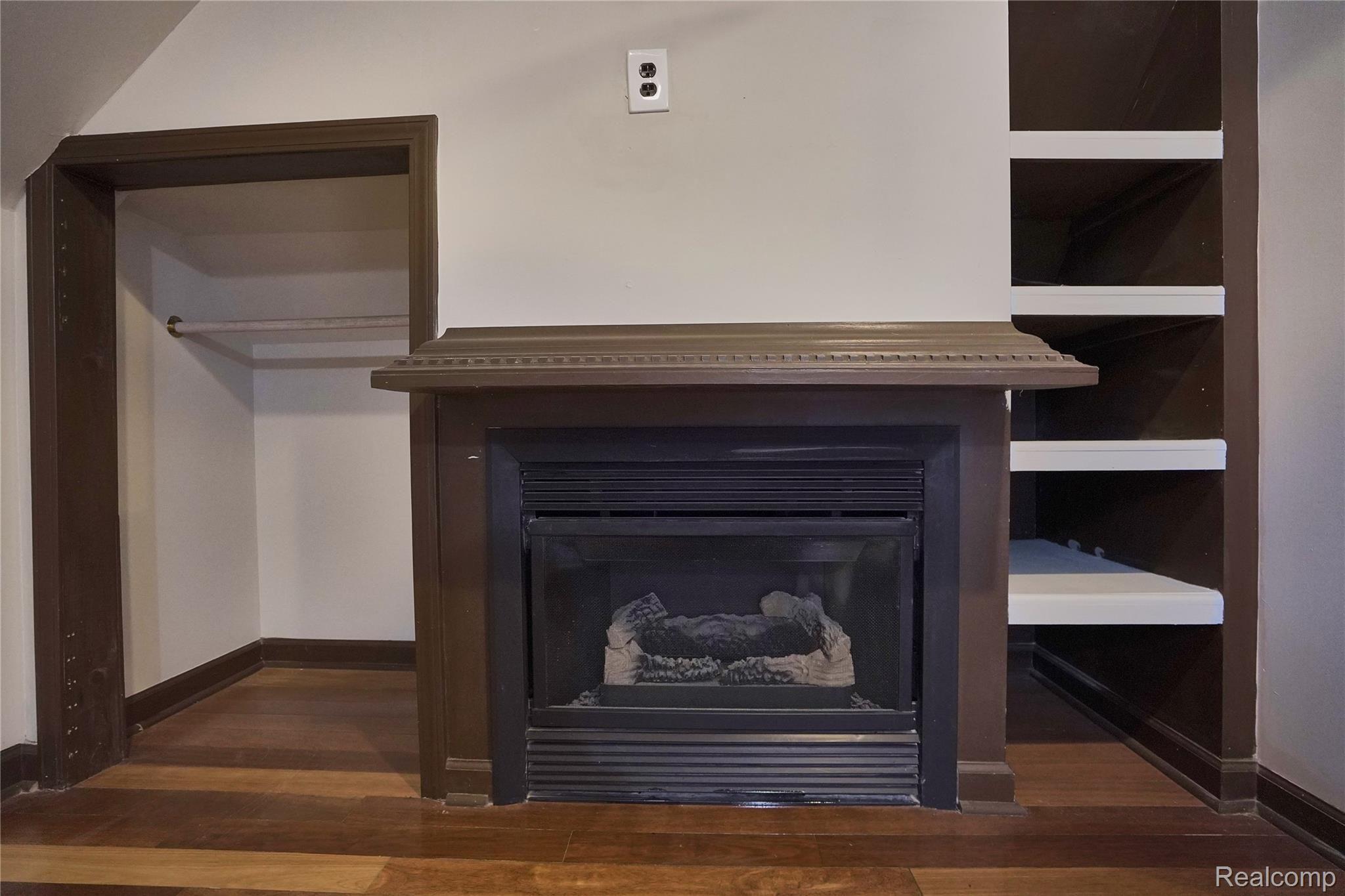 1430 Devonshire Road Grosse Pointe, MI 48230 - Photo 66 of 85 Master bedroom fireplace