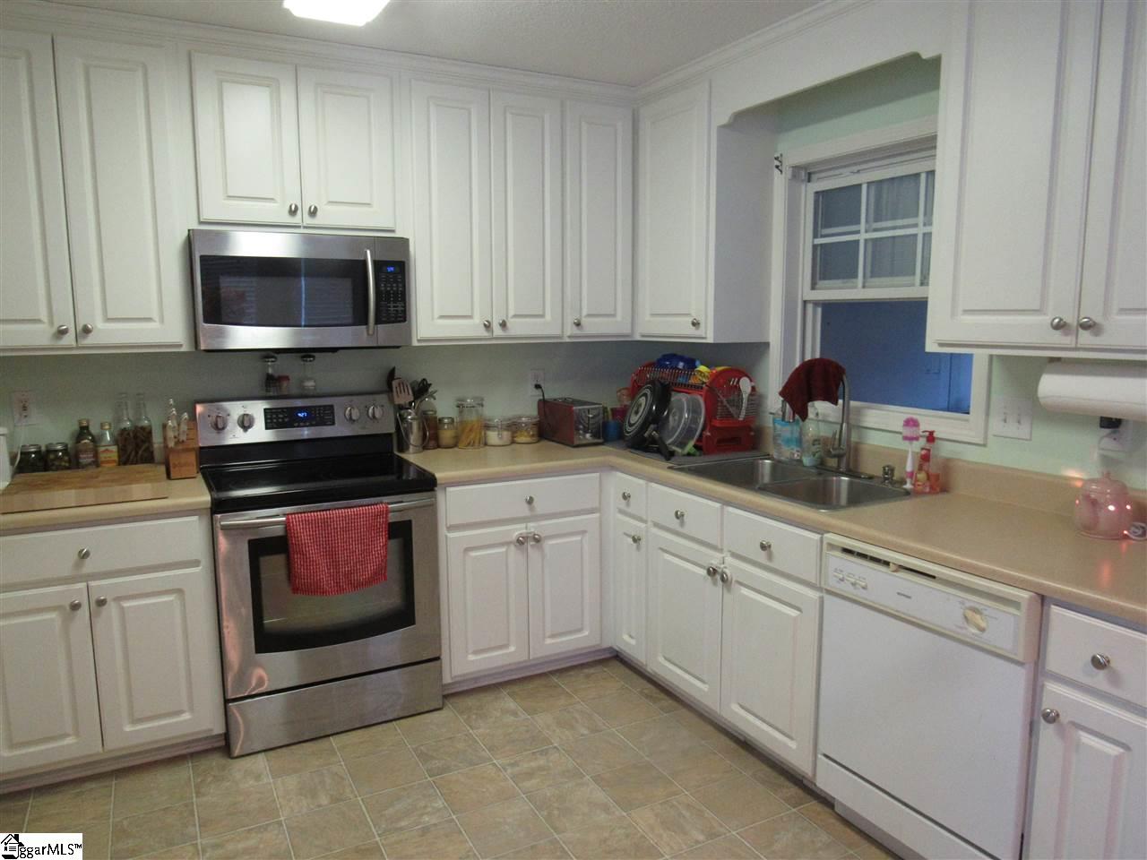 210 Johnson Avenue Inman, SC 29349 - Photo 3 of 12