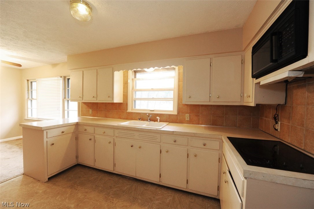 5660 Dailey Road New Franklin, OH 44319 - Photo 9 of 23 Picture Showing The Kitchen & Side Dining Area!