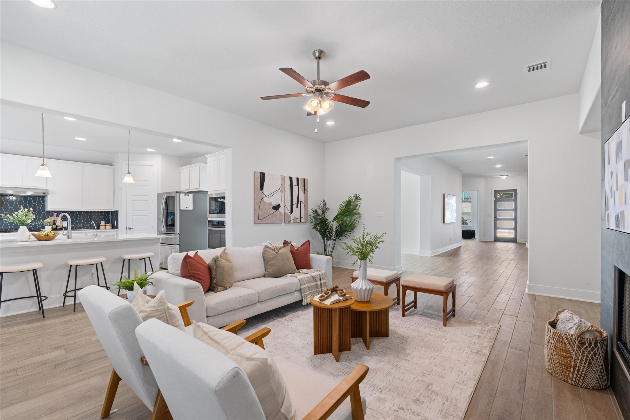 109 Wake Lane Georgetown, TX 78633 - Photo 4 of 34 a living room with furniture