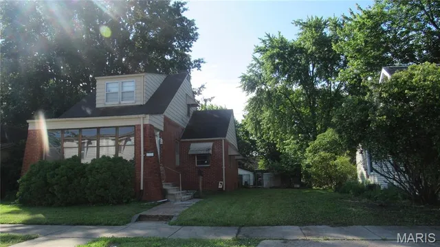 $99,900 | 1210 North Church Street, Belleville, IL 62221