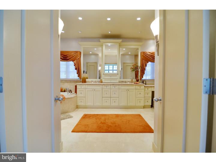 7 Hilltop Road Wallingford, PA 19086 - Photo 15 of 24 Master Bathroom