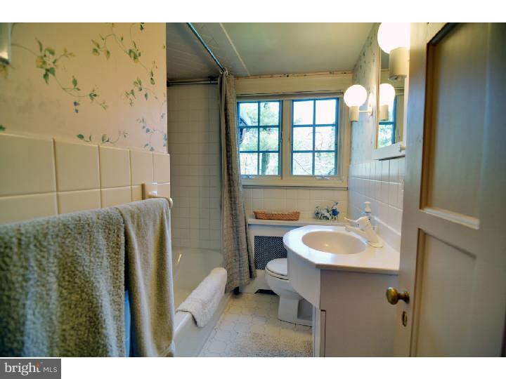 7 Hilltop Road Wallingford, PA 19086 - Photo 23 of 24 Bathroom