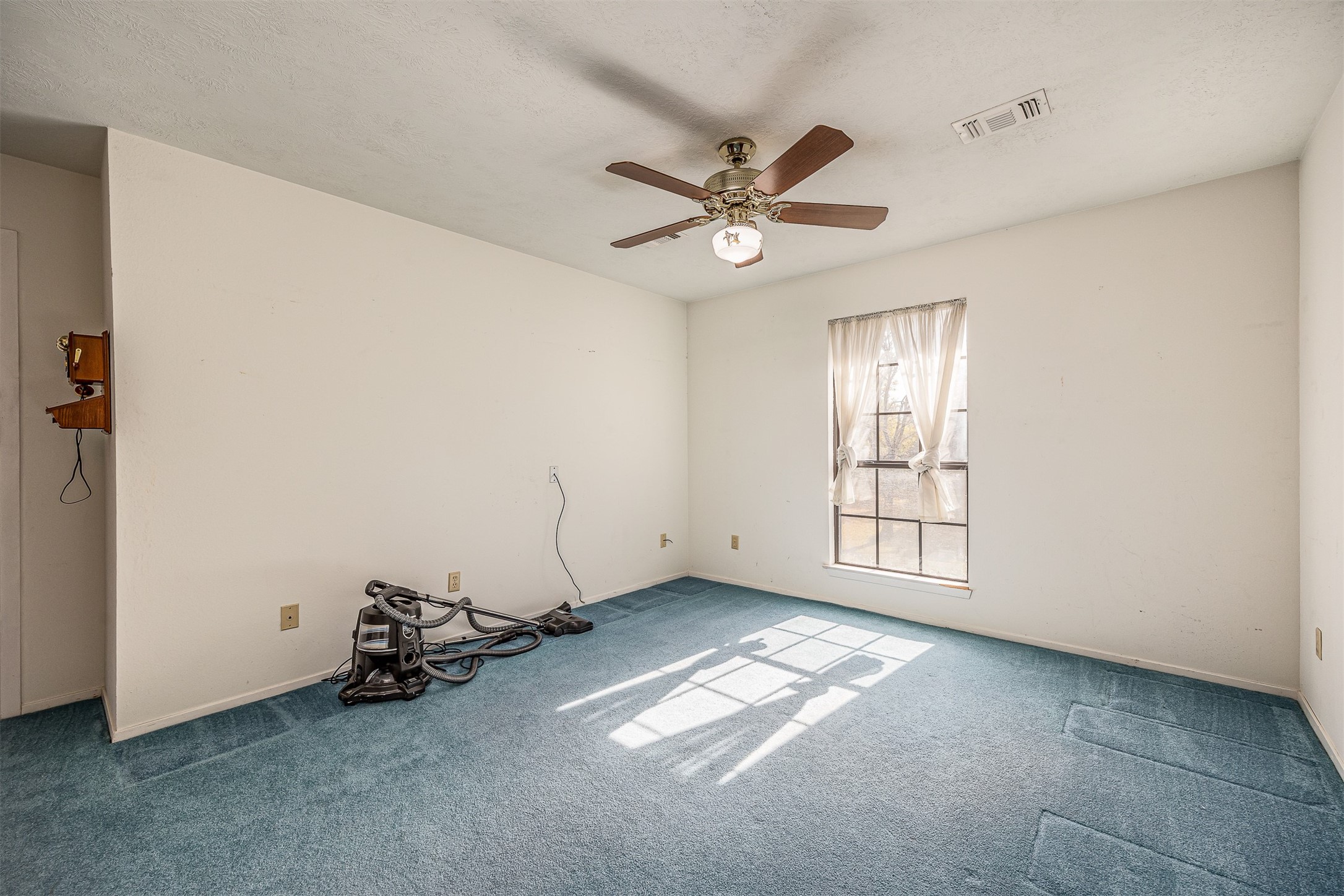 329 Burwell Road Highlands, TX 77562 - Photo 28 of 44 a view of empty room with windows