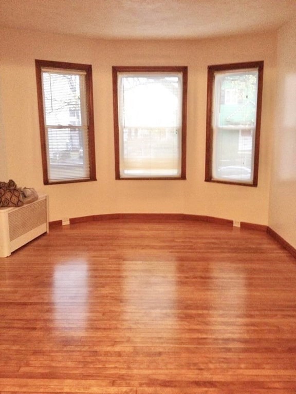 68 Windsor Street Worcester, MA 01605 - Photo 4 of 29 Gallery Image 4
