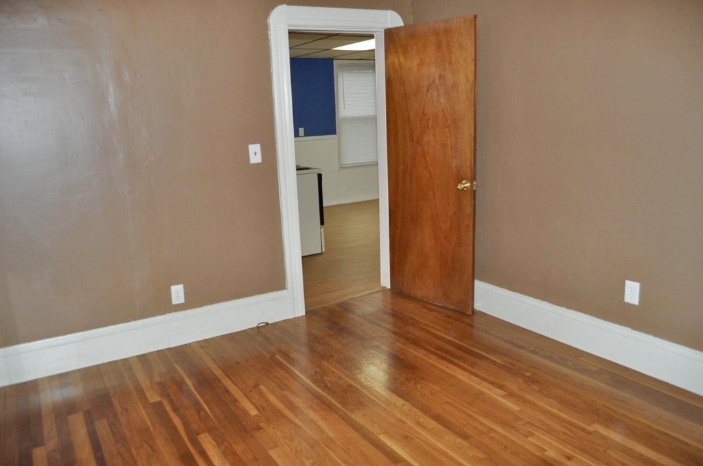 68 Windsor Street Worcester, MA 01605 - Photo 6 of 29 Gallery Image 6
