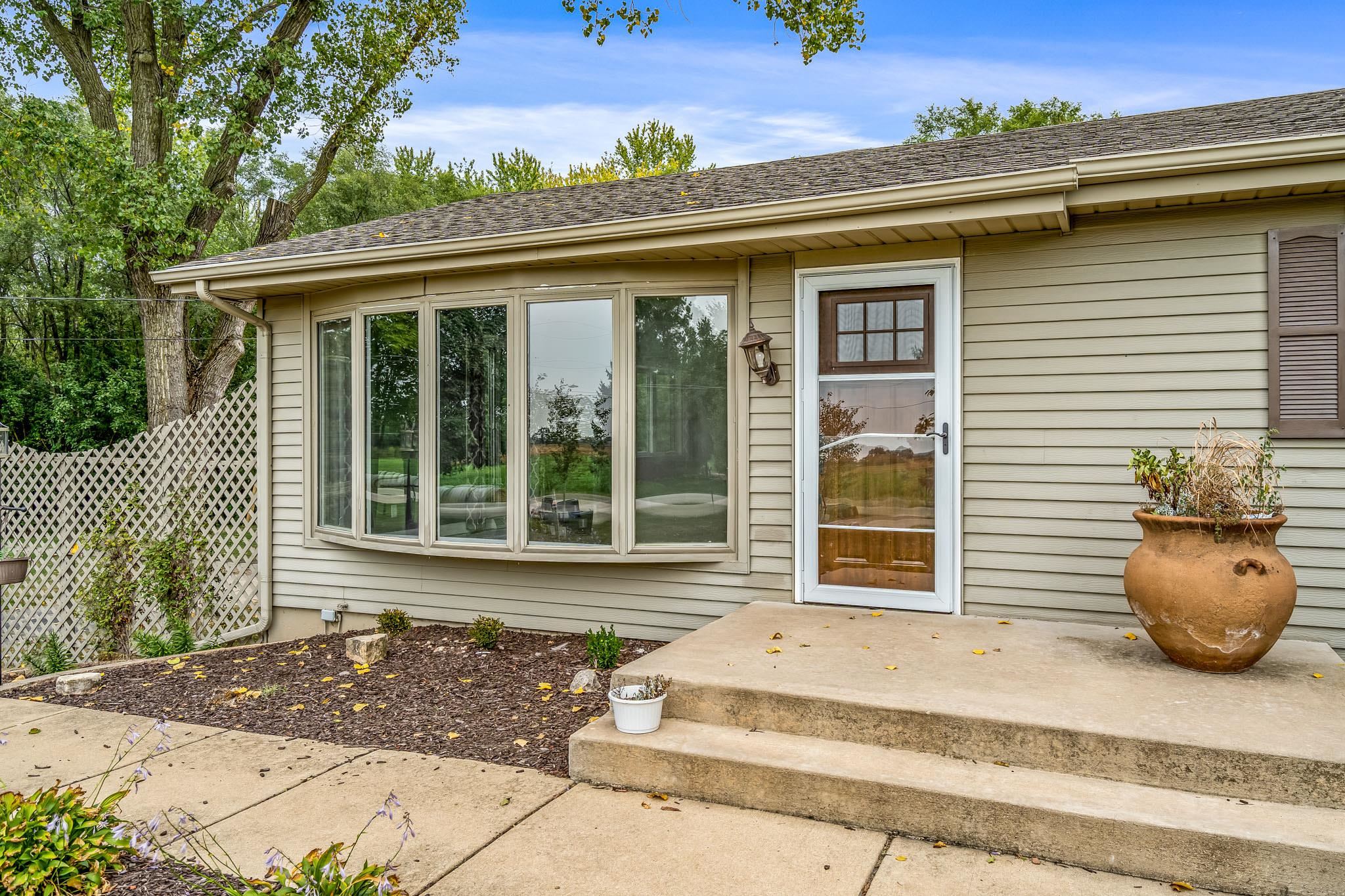 6780 Manchester Road South Beloit, IL 61080 - Photo 2 of 44 a front view of a house