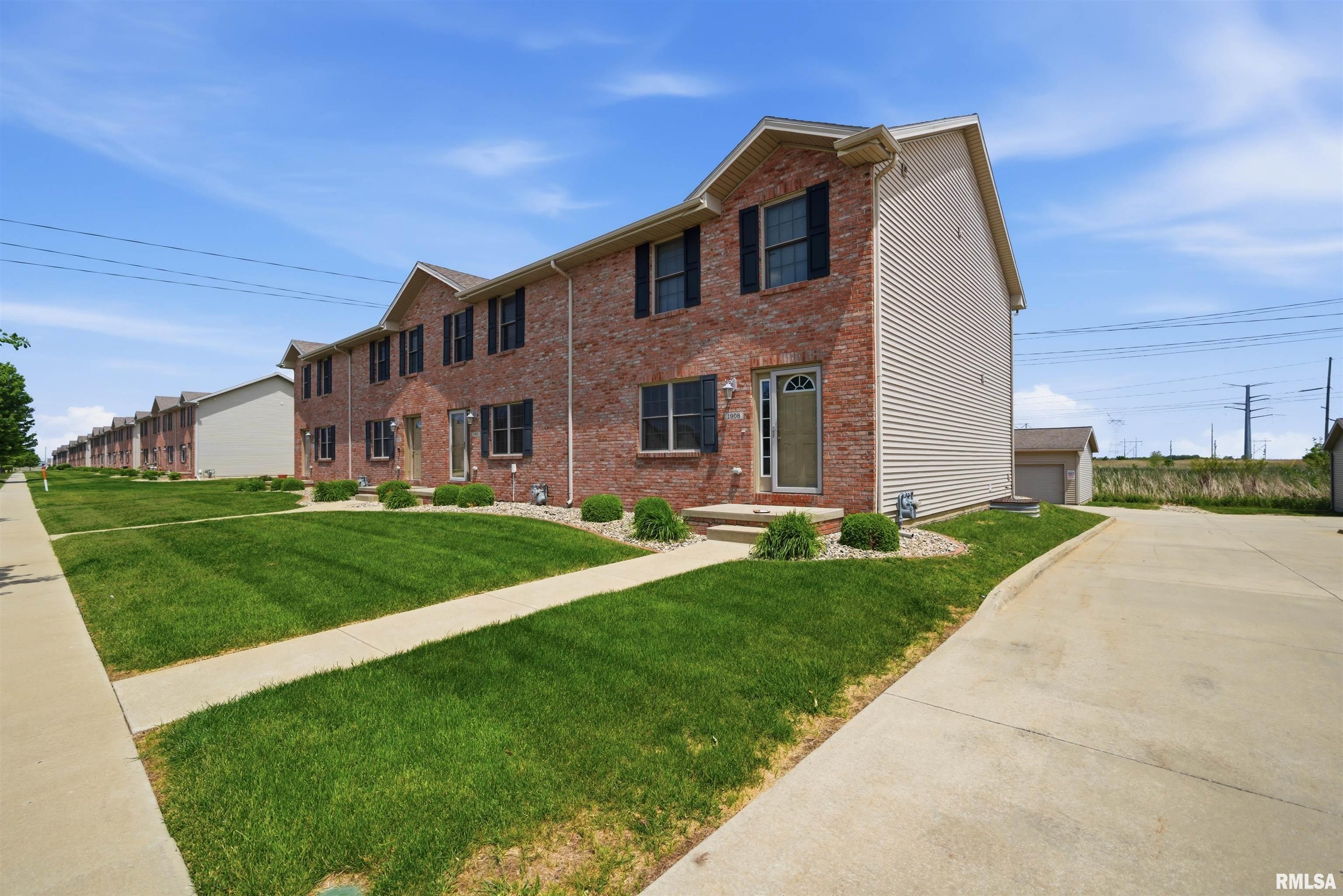 1906 Glenbridge Road Bloomington, IL 61704 - Photo 3 of 33