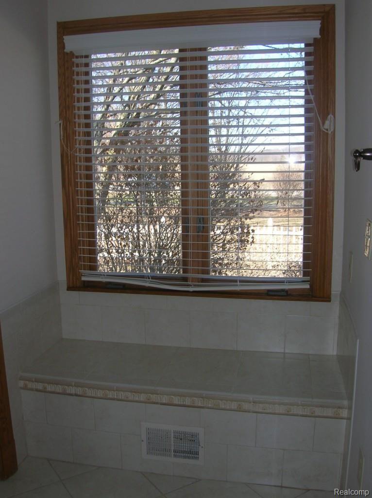 1151 South Adams Road Rochester, MI 48309 - Photo 31 of 44 Ceramic Window Seat in Master Bath