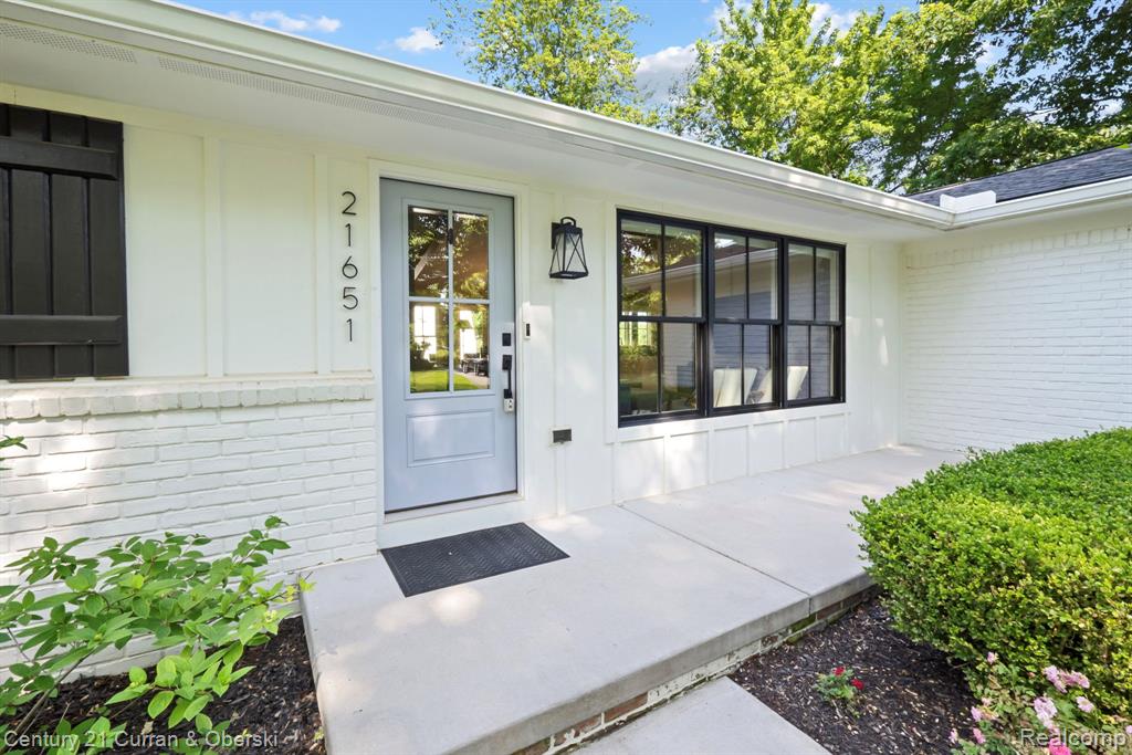 21651 Currie Road Northville, MI 48167 - Photo 6 of 52 Gallery Image 6