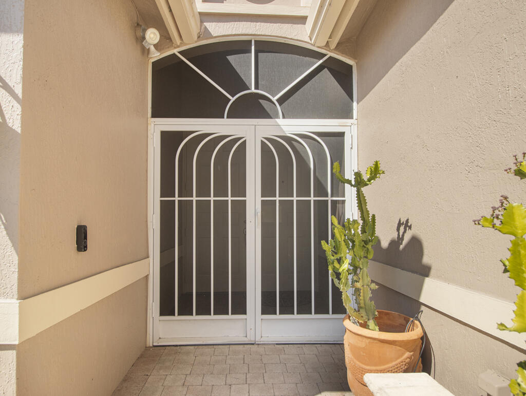 6507 Pavone Street Lake Worth, FL 33467 - Photo 15 of 40 Entry