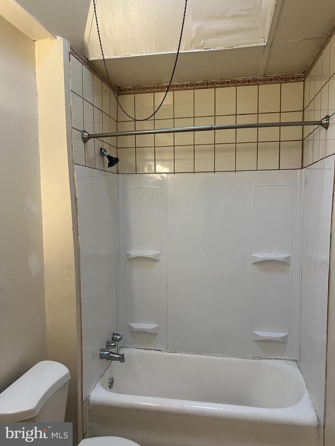 6925 Forrest Avenue Philadelphia, PA 19138 - Photo 9 of 12 a bathroom with a bathtub and a toilet