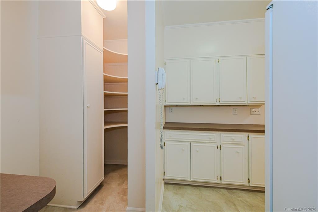834 Cherokee Road Charlotte, NC 28207 - Photo 15 of 22 a kitchen with a sink