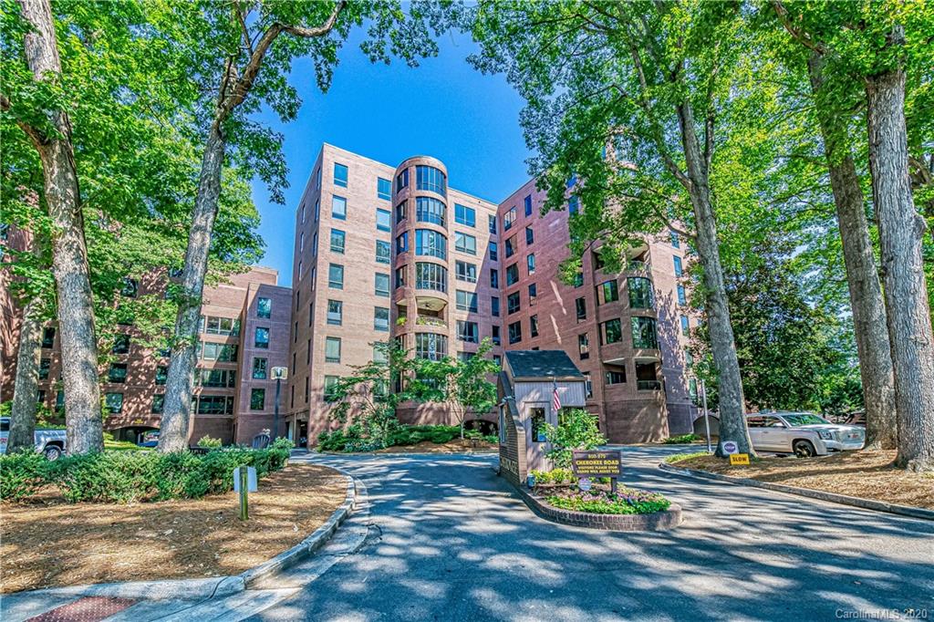 834 Cherokee Road Charlotte, NC 28207 - Photo 22 of 22 a front view of a building with street view