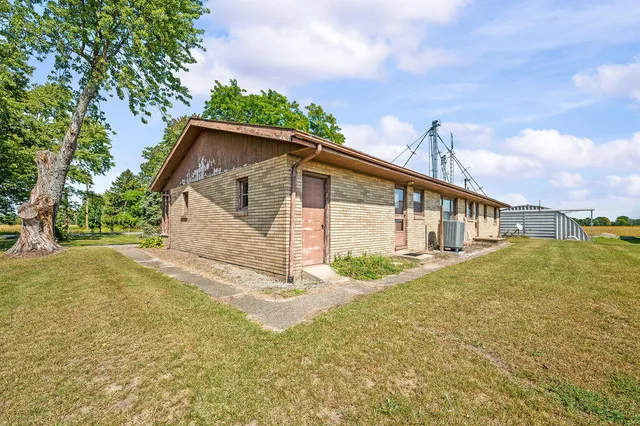 $1,600,000 | 2362 Browntown Road, Buchanan, MI 49107