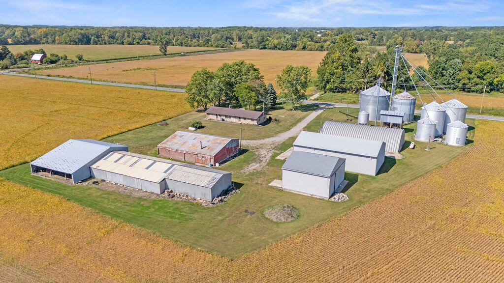 2362 Browntown Road Buchanan, MI 49107 - Photo 3 of 57 46