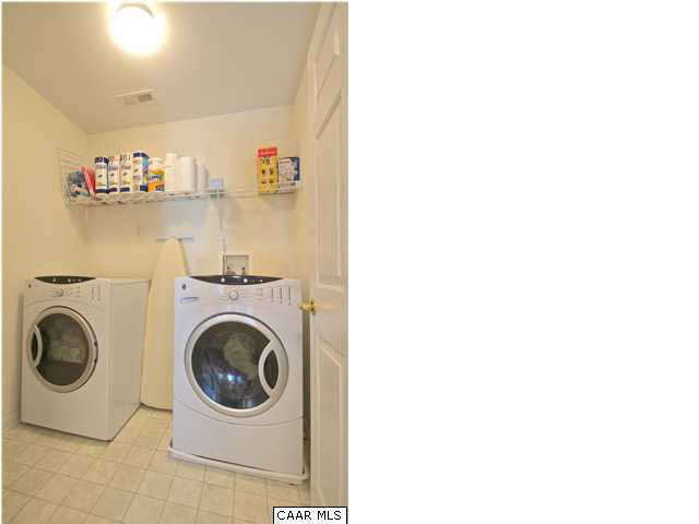 913 Raymond Road Charlottesville, VA 22902 - Photo 18 of 31 a utility room with dryer and washer