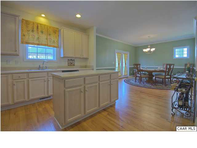 913 Raymond Road Charlottesville, VA 22902 - Photo 7 of 31 a kitchen with lots of counter top space