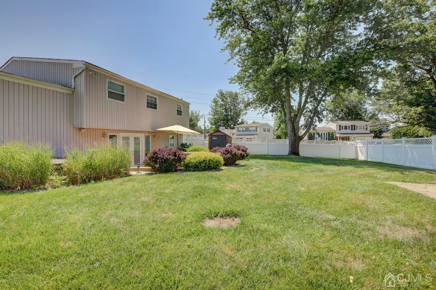 5 Thomas Street Old Bridge, NJ 08857 - Photo 26 of 36 a backyard of a house with table and chairs