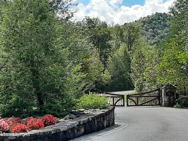 $137,500 | 483 Chetola Trail, Townsend, TN 37882
