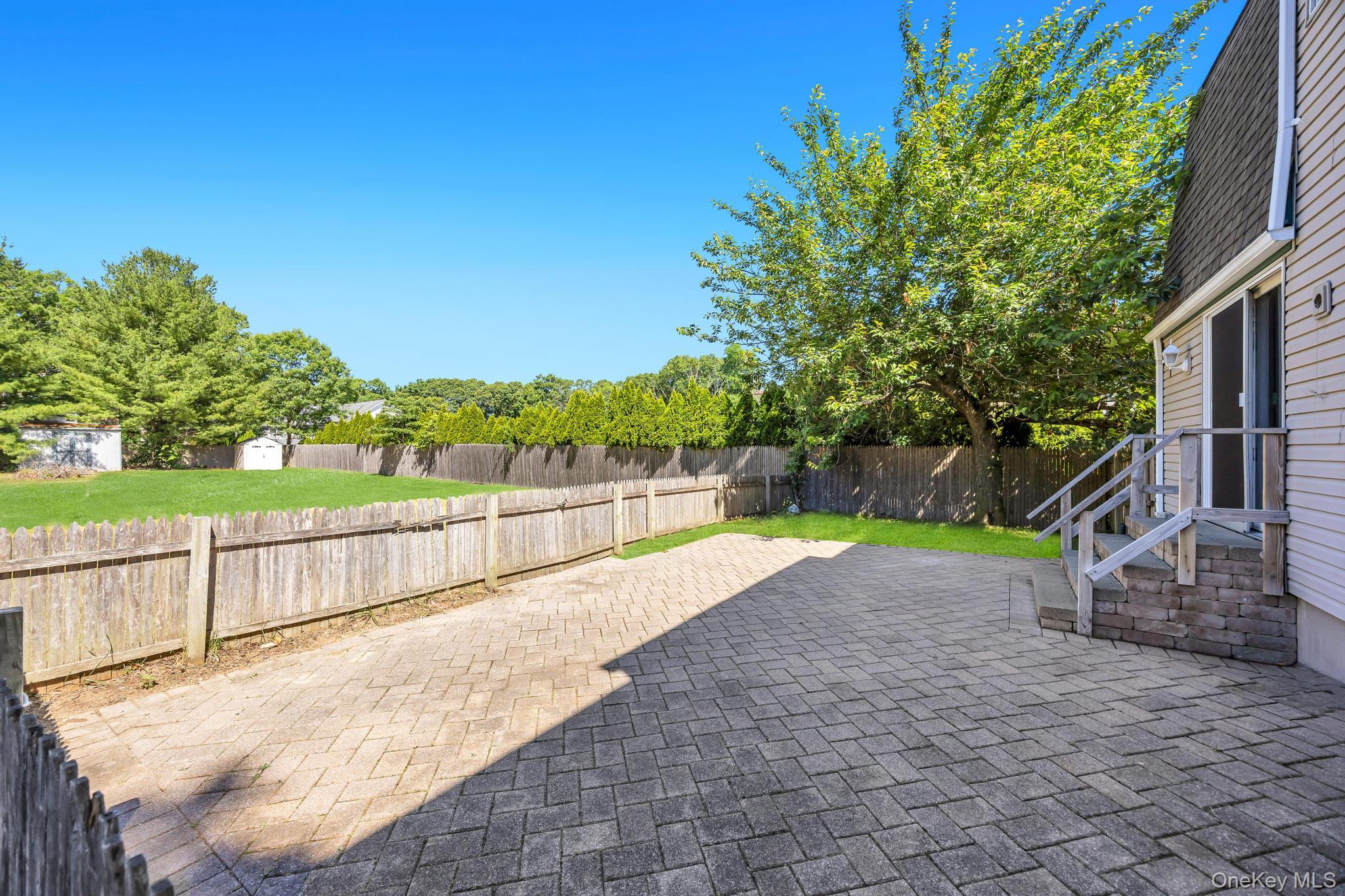 358 Holbrook Road Ronkonkoma, NY 11779 - Photo 11 of 42