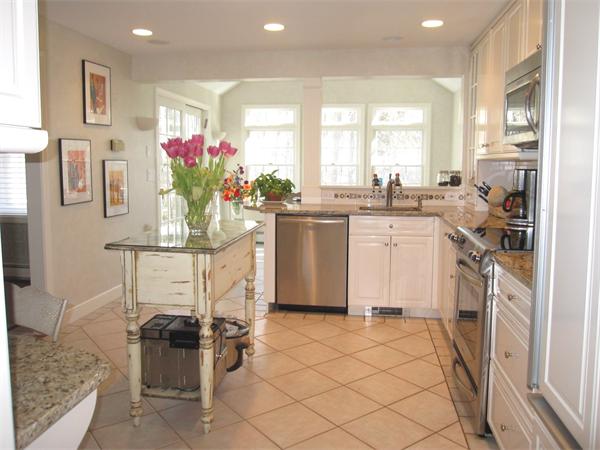 21 Longmeadow Road Westborough, MA 01581 - Photo 3 of 30 Gallery Image 3