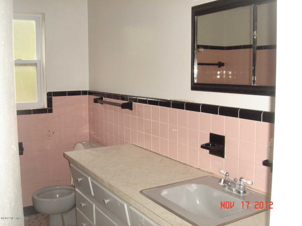 423 Ralph Street Orange Park, FL 32073 - Photo 14 of 21 Hall bath