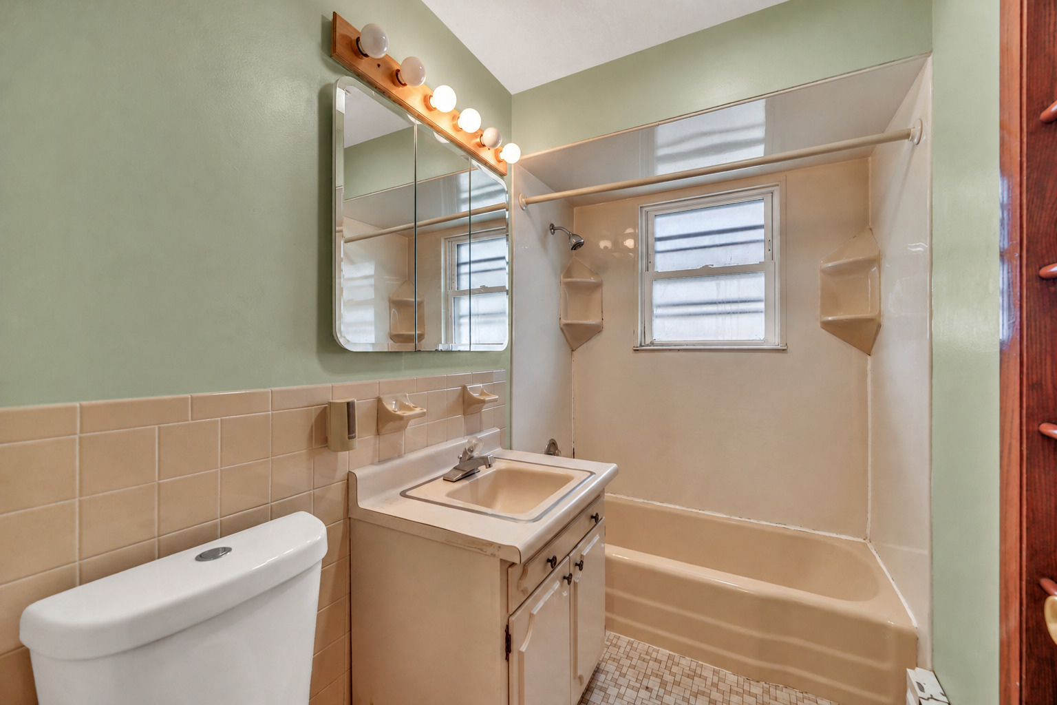 36 South Highview Avenue Addison, IL 60101 - Photo 14 of 21 Gallery Image 14
