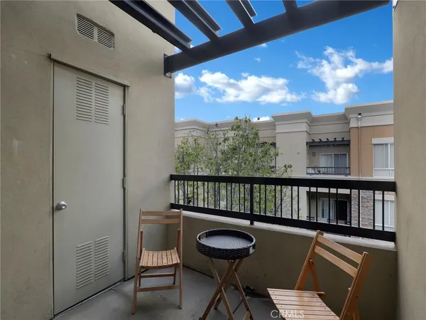 $500,000 | 24507 Town Center Drive, Unit 7418, Valencia, CA 91355