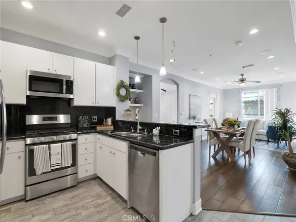 $500,000 | 24507 Town Center Drive, Unit 7418, Valencia, CA 91355