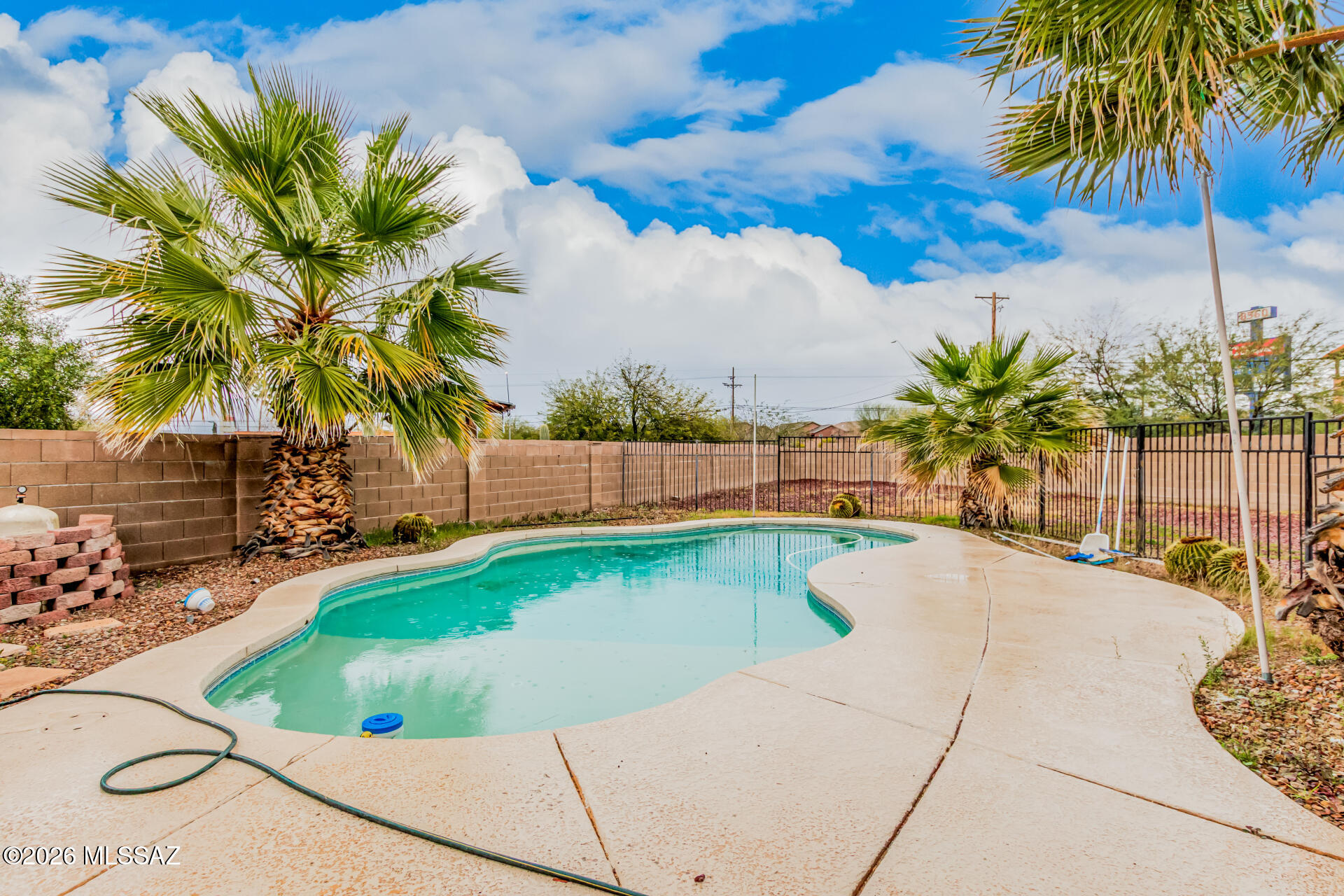 8509 East Sarnoff Ridge Loop Tucson, AZ 85710 - Photo 3 of 32