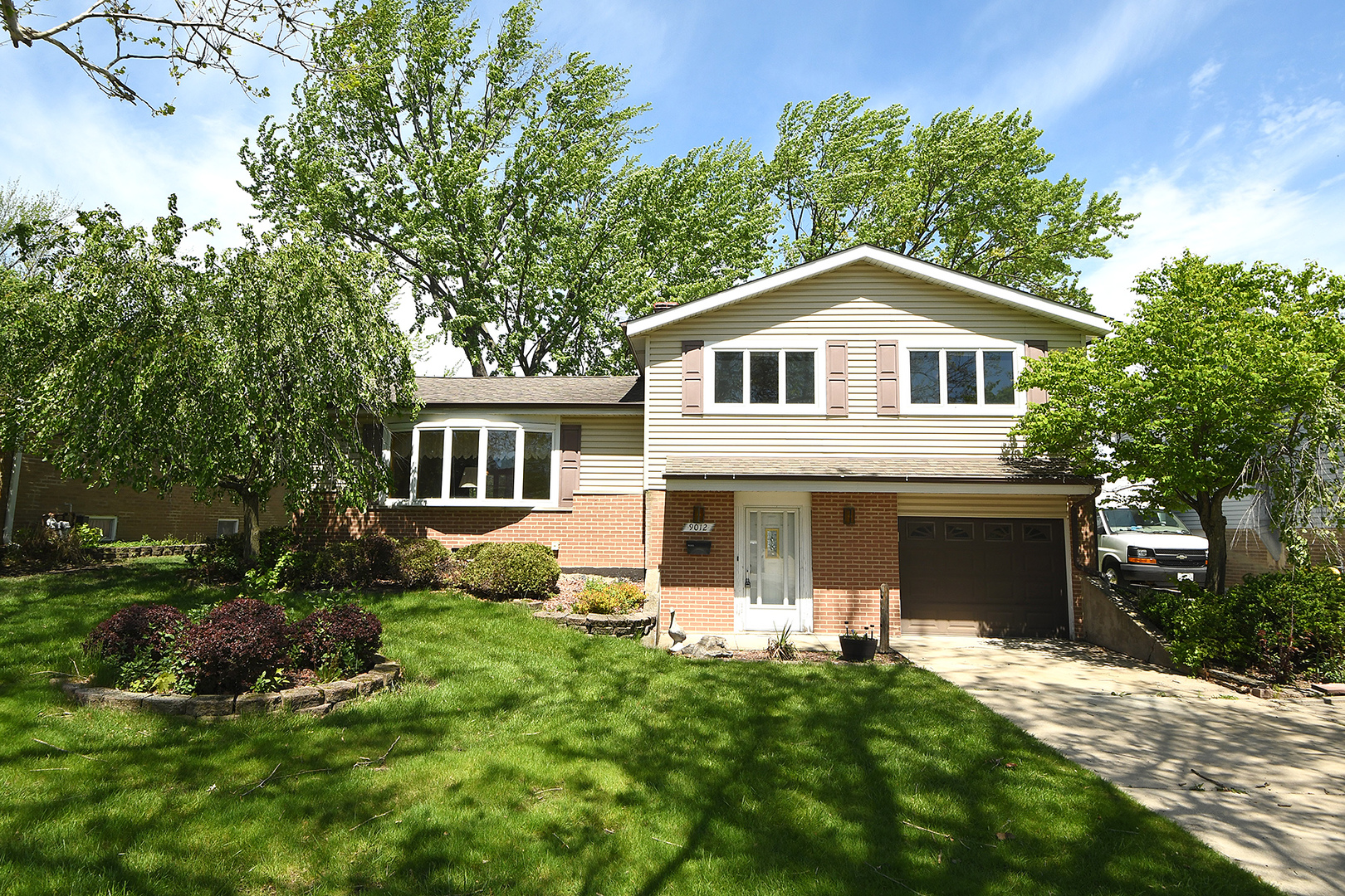 9012 89th Street Hickory Hills, IL 60457 - Photo 2 of 29