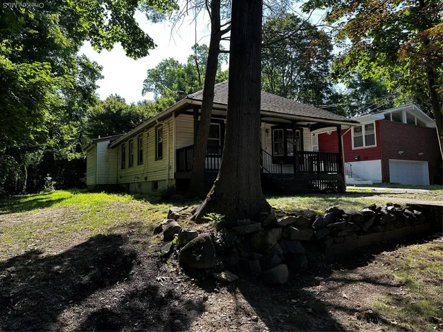 $760,000 | 5 Spring Lane, Great Neck, NY 11024