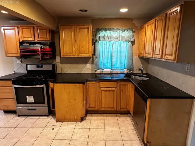 $760,000 | 5 Spring Lane, Great Neck, NY 11024