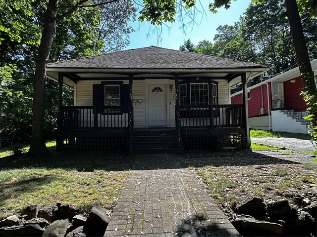 $760,000 | 5 Spring Lane, Great Neck, NY 11024