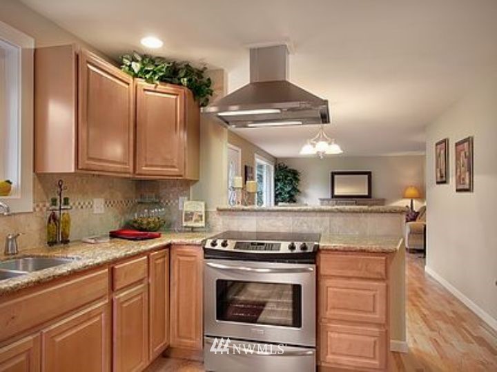1926 Southwest 166th Street Burien, WA 98166 - Photo 2 of 12