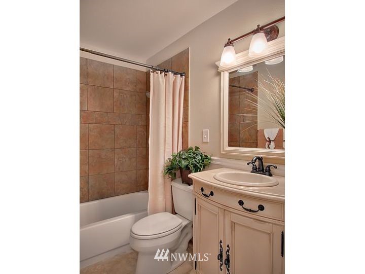1926 Southwest 166th Street Burien, WA 98166 - Photo 11 of 12