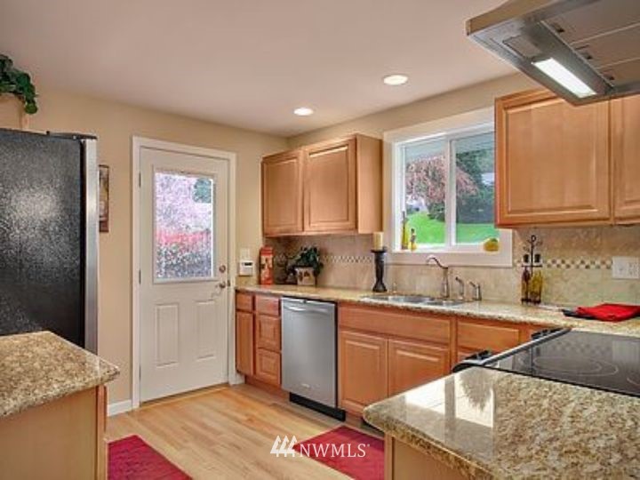 1926 Southwest 166th Street Burien, WA 98166 - Photo 3 of 12