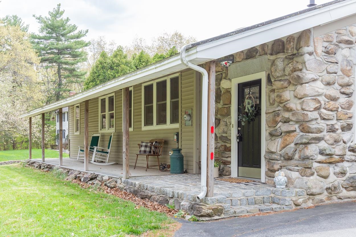 131 Bush Hill Road Pelham, NH 03076 - Photo 5 of 52