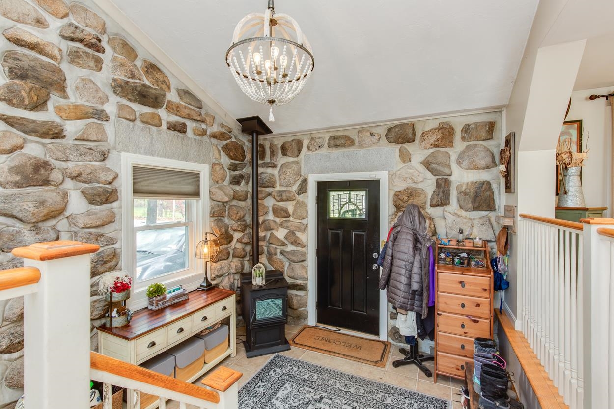 131 Bush Hill Road Pelham, NH 03076 - Photo 7 of 52