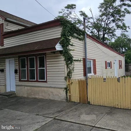 $1,525 | 109-11 North Burlington Street, Gloucester City, NJ 08030