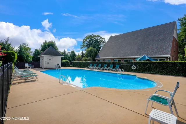 a picture of a wall with a white wall