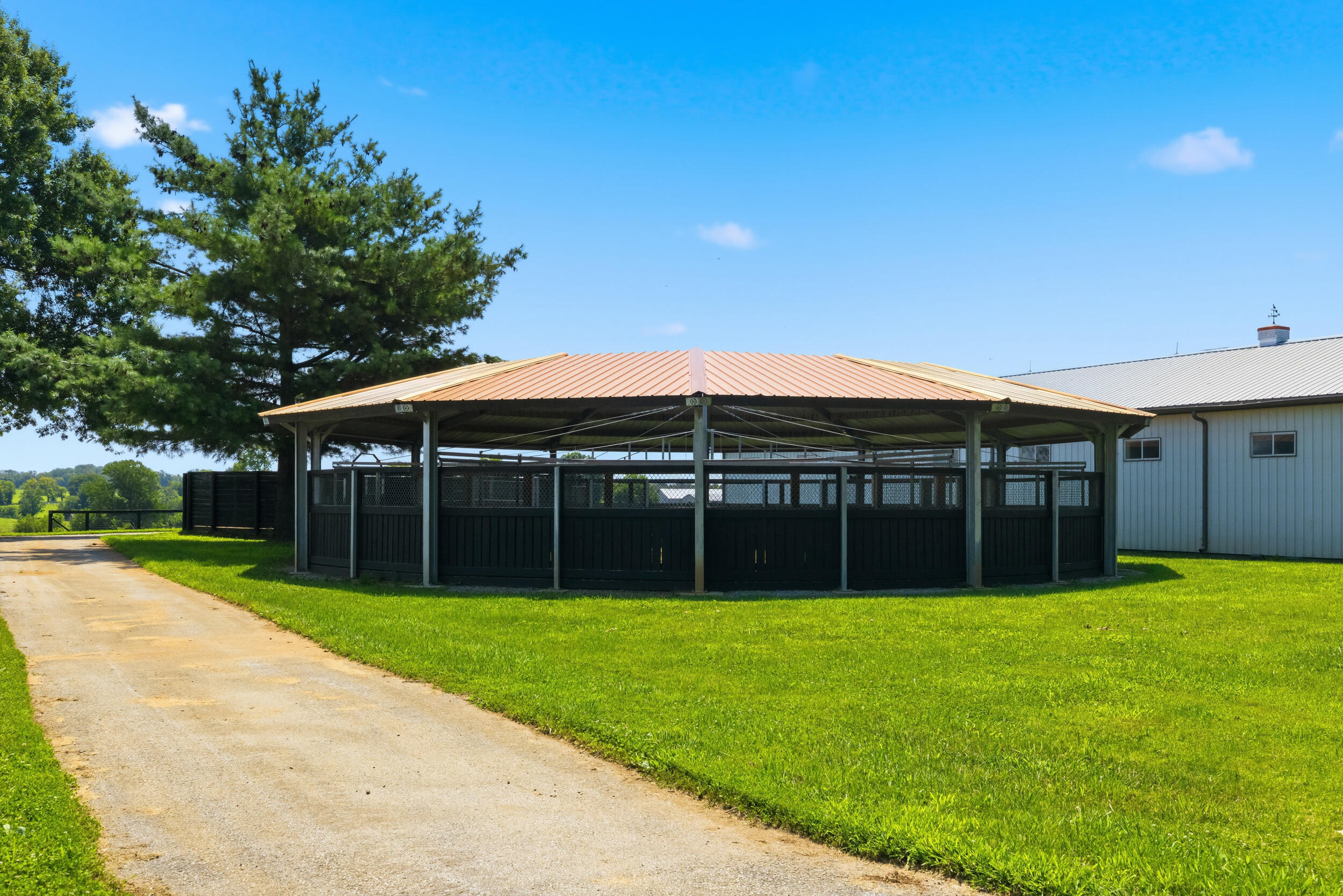3945 West Leestown Road Midway, KY 40347 - Photo 77 of 120 Covered Kraft Equicisor