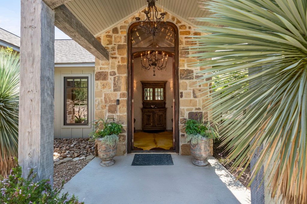 1267 Funf Kinder Road Fredericksburg, TX 78624 - Photo 7 of 92