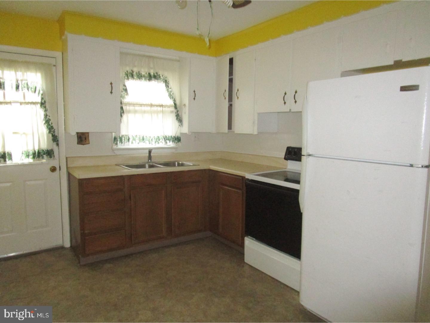 81 Rutgers Road Pennsville, NJ 08070 - Photo 5 of 16 Kitchen