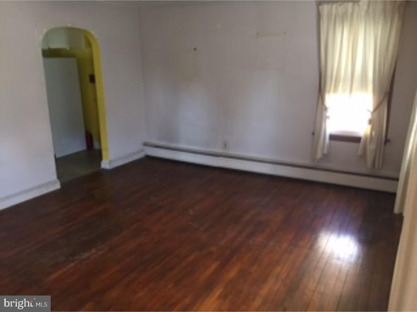 81 Rutgers Road Pennsville, NJ 08070 - Photo 7 of 16 Living Room