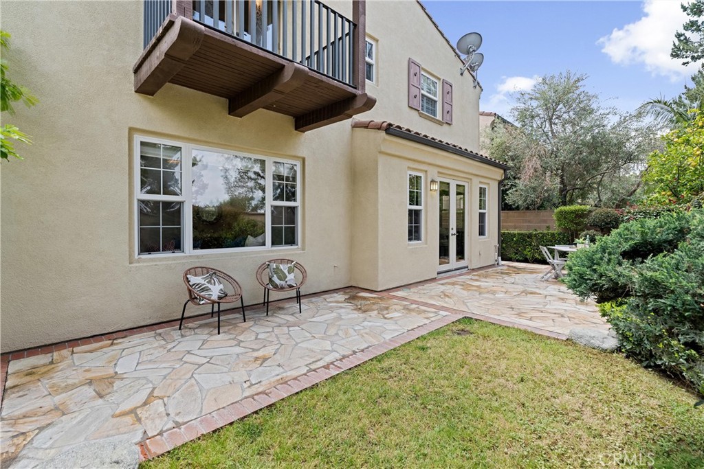 25 Longvale Irvine, CA 92602 - Photo 22 of 58 a front view of house with yard