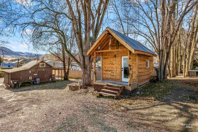 $235,000 | 124 Canyon Street, Horseshoe Bend, ID 83629