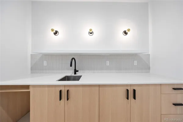 a close view of sink