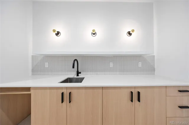 a close view of sink